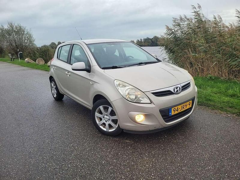 Gebruikt 2009 Hyundai i20 Comfort Sedan | € 2.450 (Eerlijke prijs) - Afbeelding 1/4