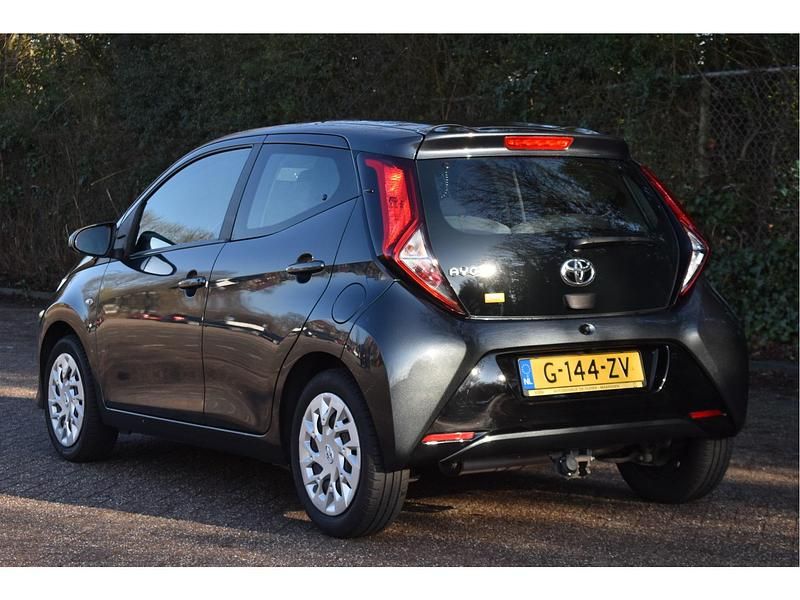 Occasion Toyota Aygo X-play 74 PK (54 kW) 2019 Grijs Hatchback