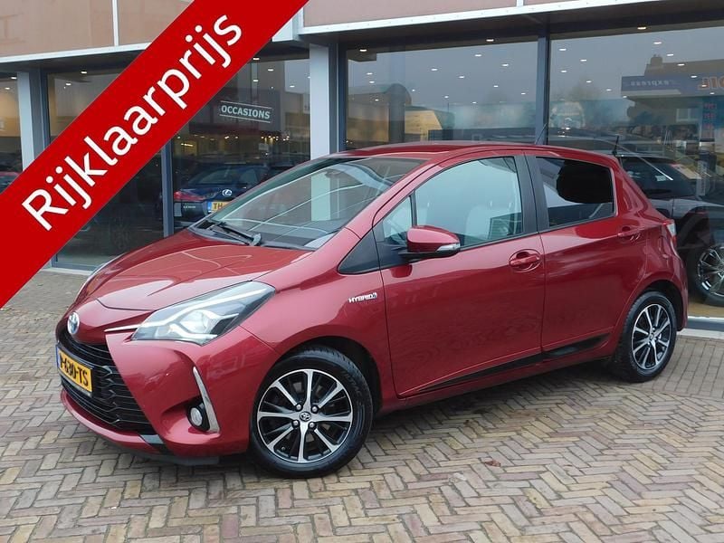 Occasion Toyota Yaris Hybrid Design 2022 Rood Hatchback
