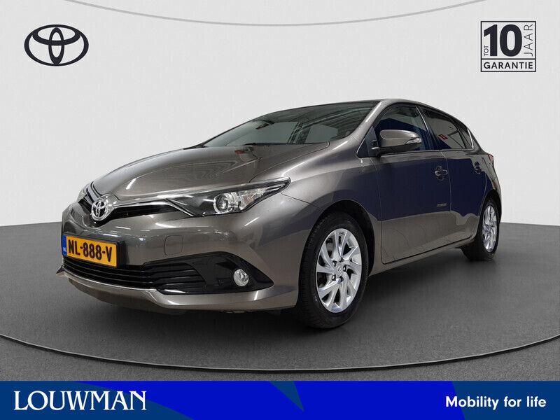 Grijs metallic Gebruikt 2017 Toyota Auris Trend Hatchback | € 14.450 (Eerlijke prijs) - Afbeelding 1/3