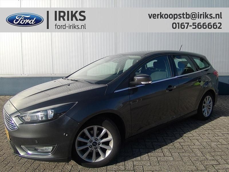 Grijs Gebruikt 2017 Ford Focus Titanium Stationwagen | € 10.950 (Iets duurder) - Afbeelding 1/4