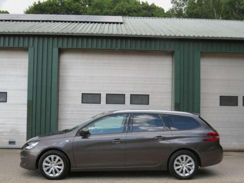 Grijs Gebruikt 2016 Peugeot 308 Style Stationwagen | € 6.950 (Goede deal) - Afbeelding 1/4