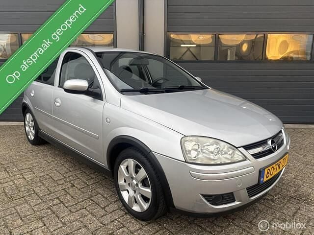 Grijs Gebruikt 2006 Opel Corsa Hatchback | € 1.950 (Goede deal) - Afbeelding 1/3