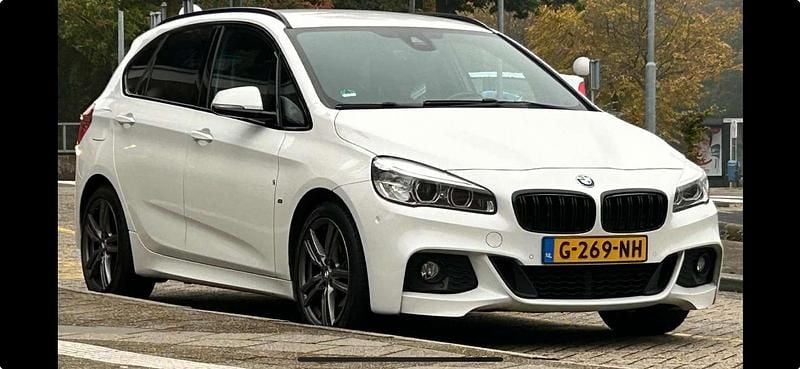 Wit Gebruikt 2015 BMW 218 M Sport MPV | € 13.995 - Afbeelding 1/4