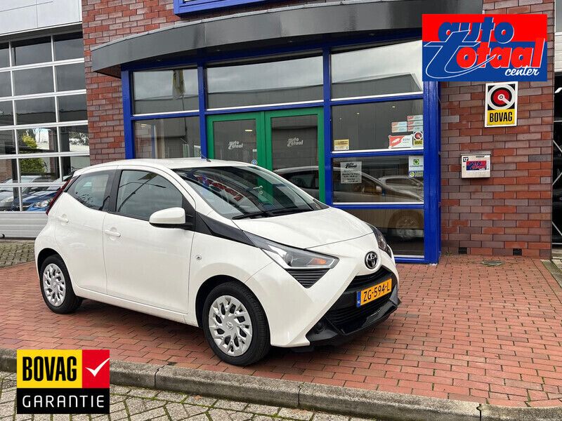 Wit Gebruikt 2019 Toyota Aygo X-play Hatchback | € 10.945 (Eerlijke prijs) - Afbeelding 1/3
