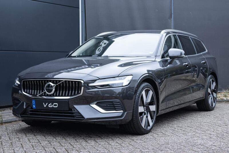 Grijs Gebruikt 2025 Volvo V60 Stationwagen | € 47.500 (Goede deal) - Afbeelding 1/4