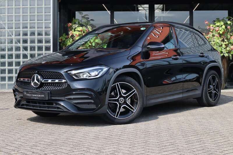 Zwart Gebruikt 2021 Mercedes GLA200 AMG line SUV | € 39.950 (Iets duurder) - Afbeelding 1/4
