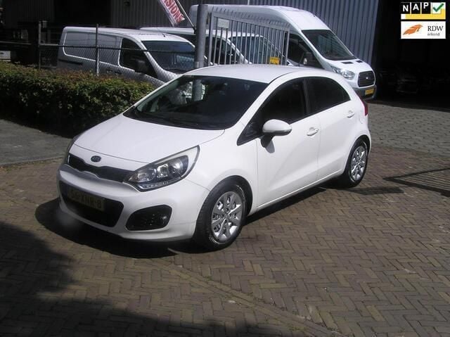 Wit Gebruikt 2012 Kia Rio Start Hatchback | € 7.550 (Goede deal) - Afbeelding 1/4