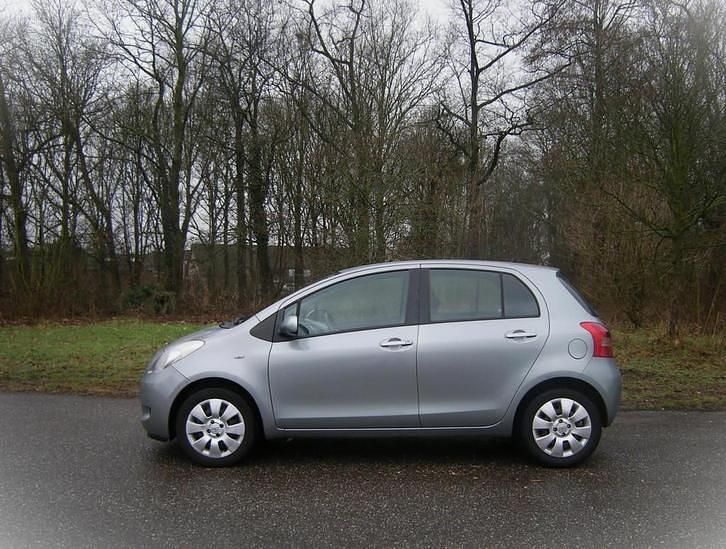 Occasion Toyota Yaris Sol 87 PK (63 kW) 2006 Grijs (metallic) Hatchback