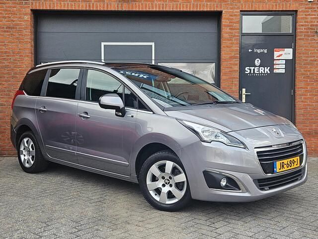 Grijs Gebruikt 2016 Peugeot 5008 Style MPV | € 9.950 (Eerlijke prijs) - Afbeelding 1/4
