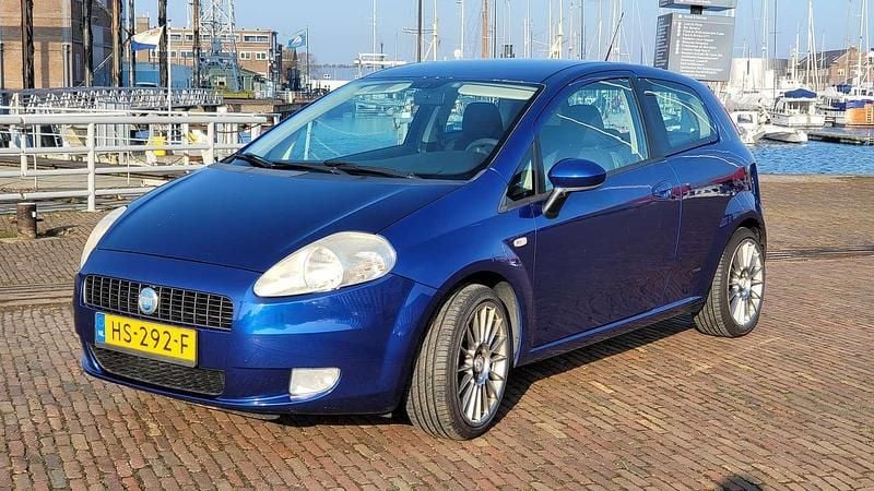 Blauw Occasion 2006 Fiat Grande Punto Hatchback | € 999 (Goede deal) - Afbeelding 1/4