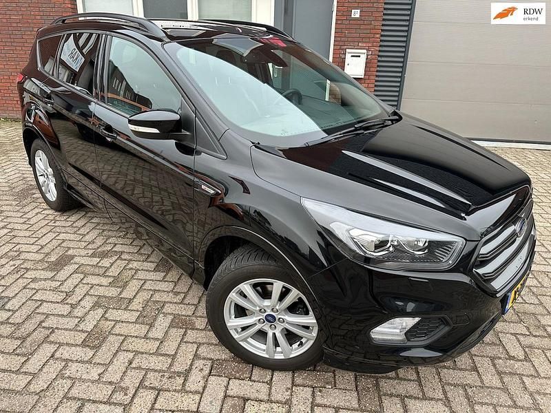 Zwart Occasion 2018 Ford Kuga Vignale SUV | € 12.900 (Super prijs) - Afbeelding 1/4