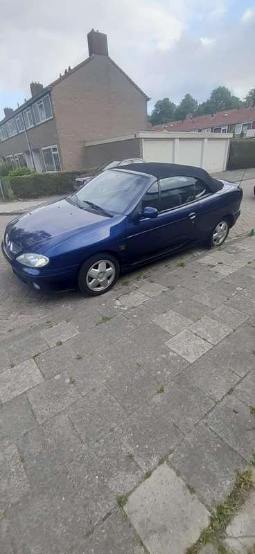 Blauw Gebruikt 2002 Renault Mégane Cabriolet Expression Cabriolet | € 1.250 (Eerlijke prijs) - Afbeelding 1/4
