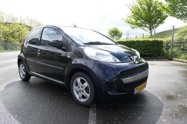 Occasion Peugeot 107 Urban Move 68 PK (50 kW) 2010 Zwart, metallic lak Hatchback