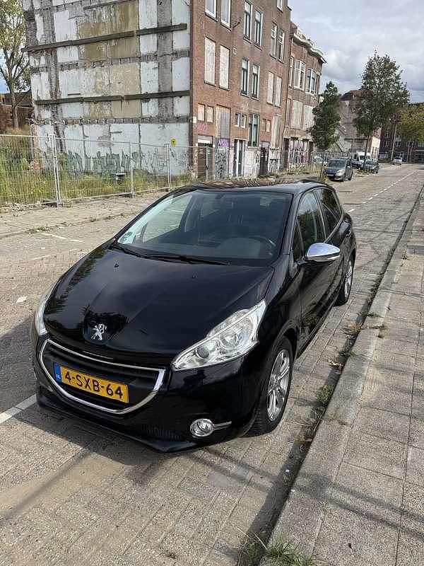 Zwart Gebruikt 2013 Peugeot 208 Hatchback | € 6.000 (Iets duurder) - Afbeelding 1/4