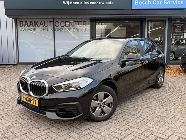 Zwart Gebruikt 2022 BMW 116 Hatchback | € 22.950 (Eerlijke prijs) - Afbeelding 1/4
