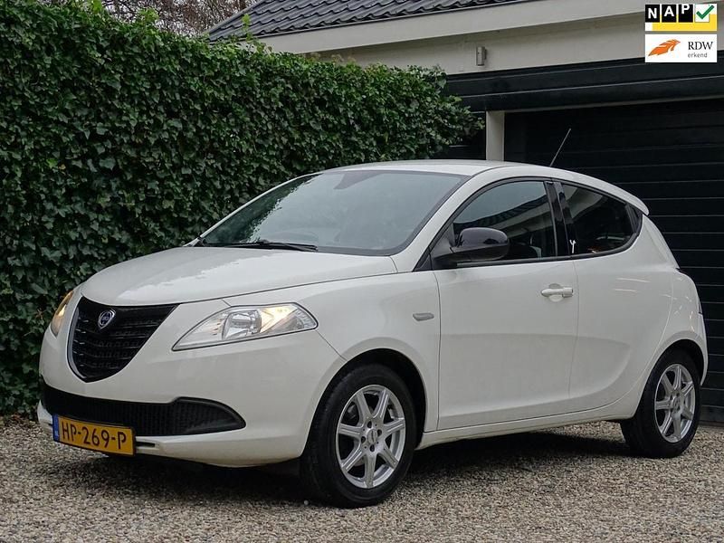 Wit Gebruikt 2015 Lancia Ypsilon Hatchback | € 5.250 (Goede deal) - Afbeelding 1/4