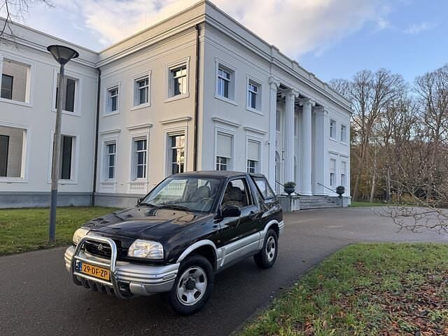 Zwart Gebruikt 1999 Suzuki Grand Vitara Cabriolet | € 3.950 (Eerlijke prijs) - Afbeelding 1/4