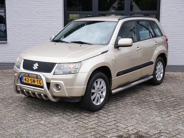 Beige, metallic lak Gebruikt 2006 Suzuki Grand Vitara Exclusive SUV | € 7.950 (Eerlijke prijs) - Afbeelding 1/4