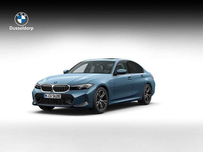 Blauw Nieuw 2025 BMW 330e Shadowline Sedan | € 66.150 (Eerlijke prijs) - Afbeelding 1/4