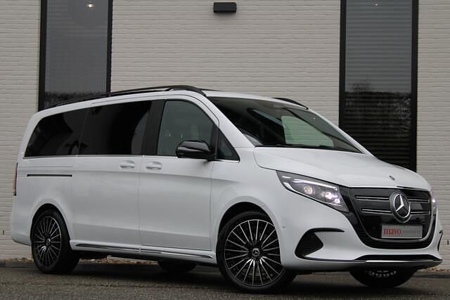 Wit Gebruikt 2025 Mercedes EQV300 AMG MPV | € 59.950 - Afbeelding 1/4