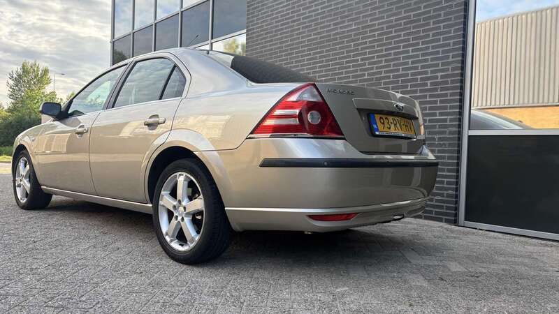Beige Gebruikt 2005 Ford Mondeo Ghia Sedan | € 2.495 (Eerlijke prijs) - Afbeelding 1/4