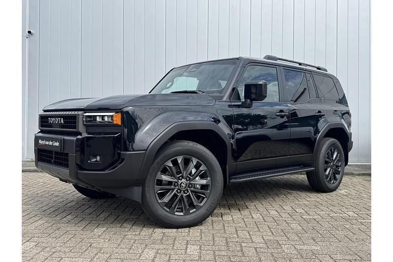 Zwart Nieuw 2025 Toyota Land Cruiser SUV | € 188.844 - Afbeelding 1/1