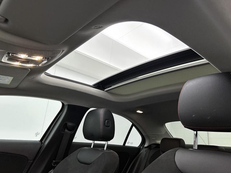 Occasion Mercedes A250 Premium Plus 218 PK (160 kW) 2021 Zwart Sedan