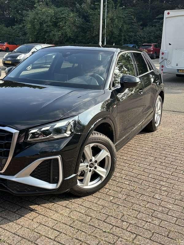Zwart Gebruikt 2024 Audi Q2 SUV | € 32.500 (Eerlijke prijs) - Afbeelding 1/4