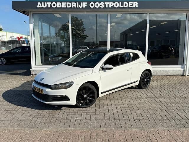 Wit, metallic lak Gebruikt 2011 VW Scirocco Highline Coupé | € 5.250 (Goede deal) - Afbeelding 1/4