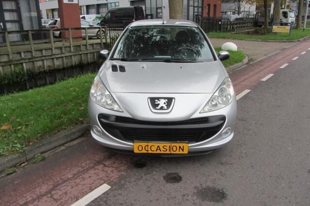 Zilver Gebruikt 2010 Peugeot 206+ Hatchback | € 4.250 (Eerlijke prijs) - Afbeelding 1/4