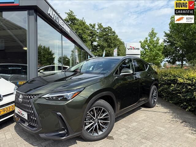 Groen Occasion 2024 Lexus NX450h+ Luxury Line SUV | € 54.995 (Eerlijke prijs) - Afbeelding 1/4