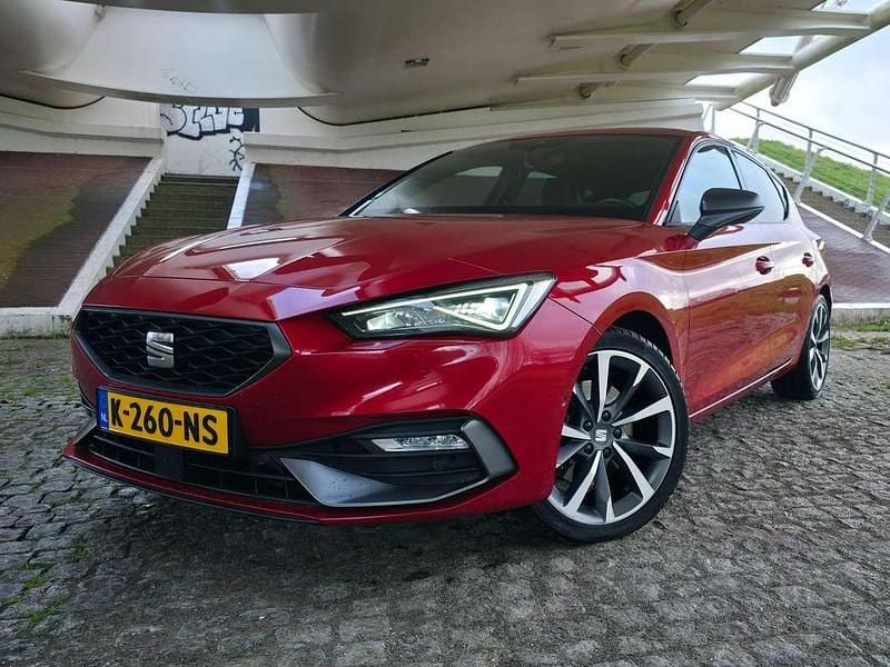Rood Gebruikt 2020 Seat Leon FR Hatchback | € 11.950 (Super prijs) - Afbeelding 1/4