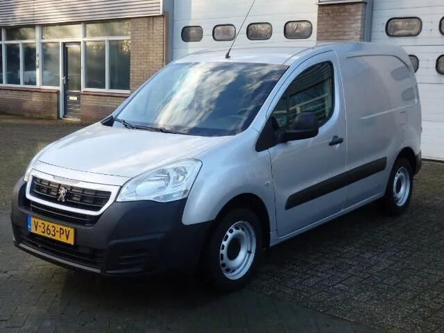 Grijs Gebruikt 2018 Peugeot Partner MPV | € 8.950 (Goede deal) - Afbeelding 1/4