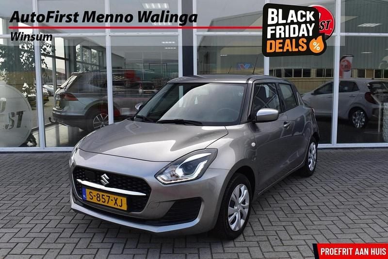 Grijs Gebruikt 2023 Suzuki Swift Comfort Hatchback | € 15.494 (Super prijs) - Afbeelding 1/4