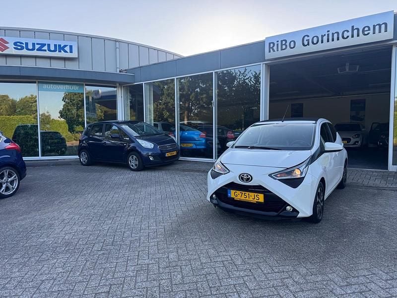 Wit Gebruikt 2019 Toyota Aygo X-cite Hatchback | € 12.750 (Iets duurder) - Afbeelding 1/4
