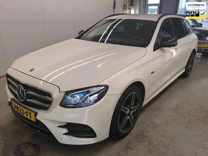 Wit, metallic lak Gebruikt 2020 Mercedes E300 Business Stationwagen | € 29.945 (Iets duurder) - Afbeelding 1/4