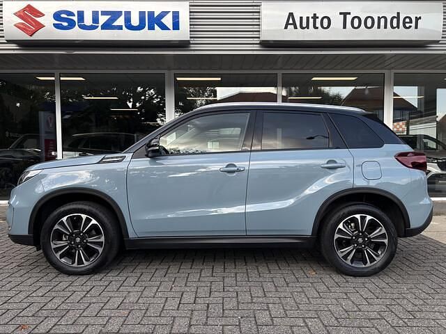 Suv Gebruikt 2023 Suzuki Vitara Style SUV | € 25.850 (Eerlijke prijs) - Afbeelding 1/4