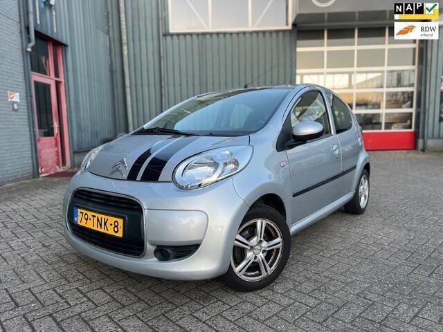 Grijs, metallic lak Gebruikt 2012 Citroën C1 SELECTION Hatchback | € 2.999 (Goede deal) - Afbeelding 1/4
