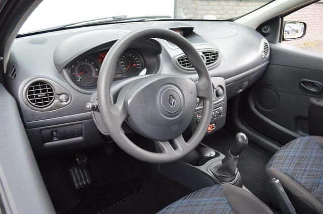 Grijs Gebruikt 2008 Renault Clio R.S. Hatchback | € 2.600 (Eerlijke prijs) - Afbeelding 1/2