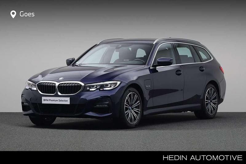 Blauw, metallic lak Gebruikt 2022 BMW 330 M Sport Stationwagen | € 37.880 (Eerlijke prijs) - Afbeelding 1/4