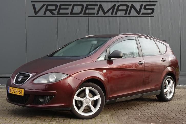 Rood Gebruikt 2008 Seat Altea XL MPV | € 1.750 (Eerlijke prijs) - Afbeelding 1/4