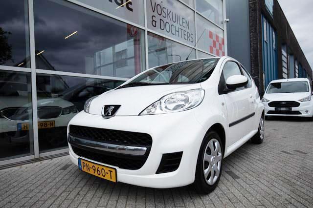 Wit Gebruikt 2012 Peugeot 107 Hatchback | € 3.950 (Eerlijke prijs) - Afbeelding 1/4
