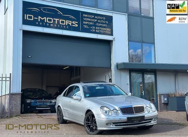Grijs Gebruikt 2003 Mercedes E240 Avantgarde Sedan | € 5.499 (Eerlijke prijs) - Afbeelding 1/4