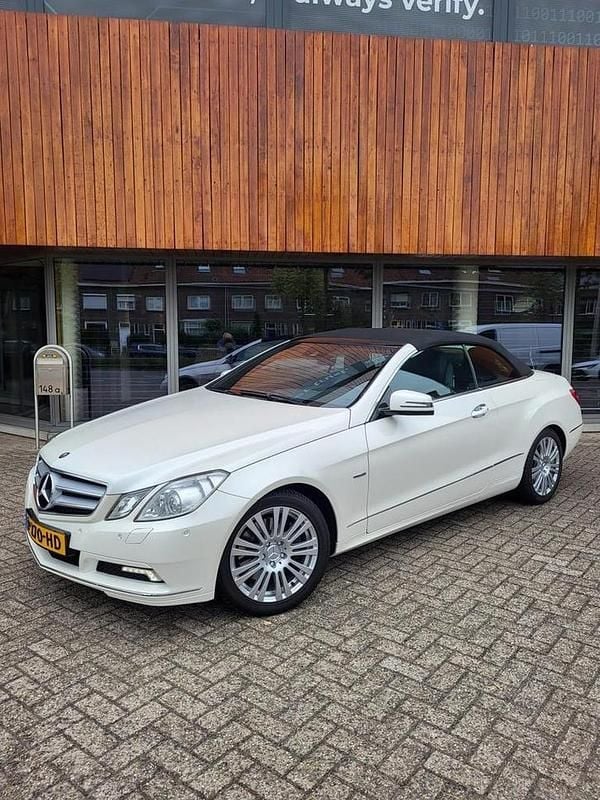 Wit (parellak) Gebruikt 2010 Mercedes E350 Elegance Cabriolet | € 16.850 (Eerlijke prijs) - Afbeelding 1/4