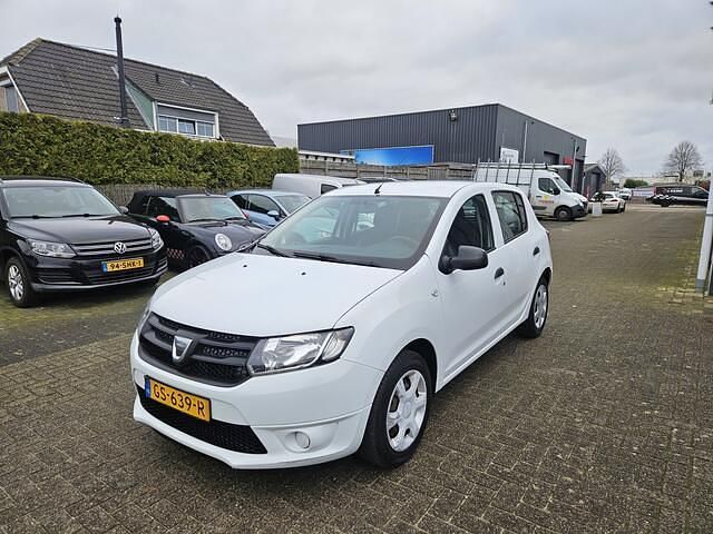 Wit Occasion 2015 Dacia Sandero Ambiance Hatchback | € 3.950 (Iets duurder) - Afbeelding 1/4