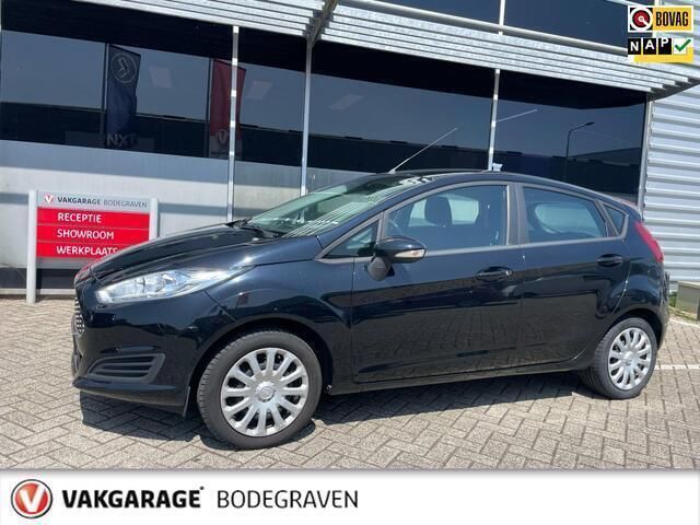 Zwart Gebruikt 2016 Ford Fiesta Style Hatchback | € 4.950 (Eerlijke prijs) - Afbeelding 1/4