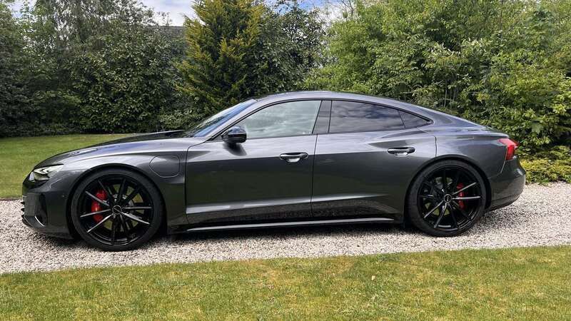 Grijs Gebruikt 2021 Audi e-tron GT quattro Sedan | € 58.000 (Goede deal) - Afbeelding 1/4