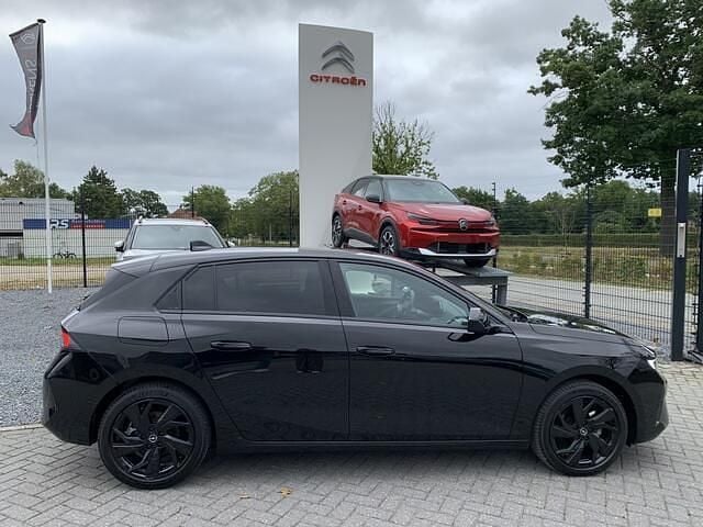 Zwart Gebruikt 2023 Opel Astra Hatchback | € 19.990 (Super prijs) - Afbeelding 1/4