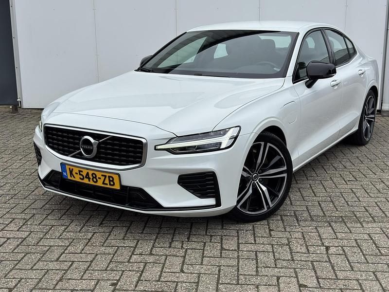 Wit Gebruikt 2021 Volvo S60 R-Design Sedan | € 34.950 (Goede deal) - Afbeelding 1/4